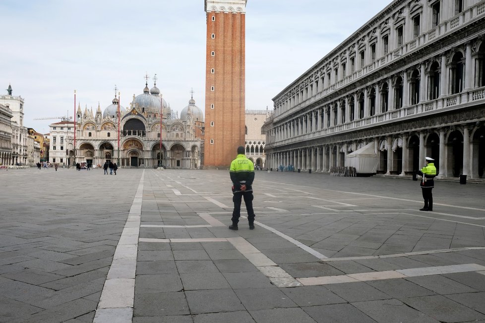 Prázdné ulice v italských Benátkách. (9.3.2020)