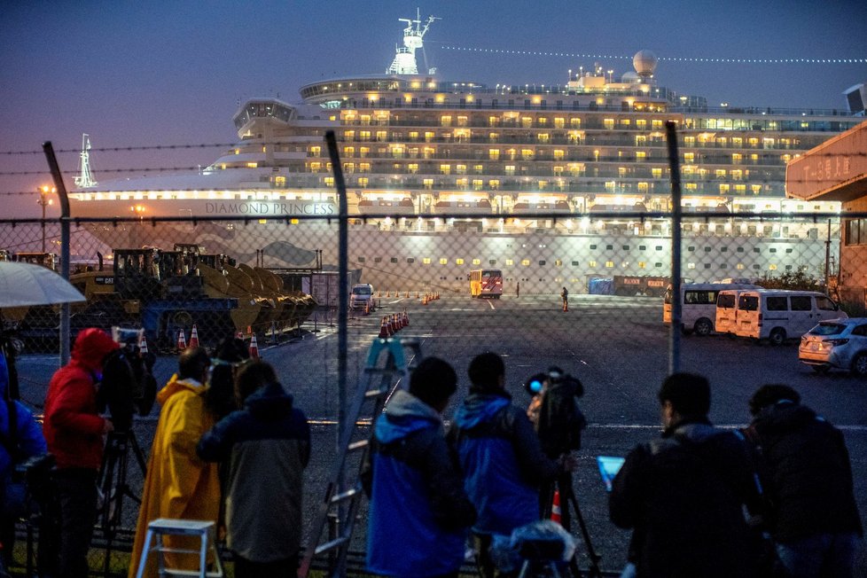 Evakuace Američanů z výletní lodi Diamond Princess (16.2.2020)
