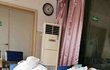 Epidemii koronaviru pociťuje ve Wu-Chanu personál v nemocnicích, který pracuje téměř nonstop. Fotografie unavených doktorů a sester se šíří po sociálních sítích.