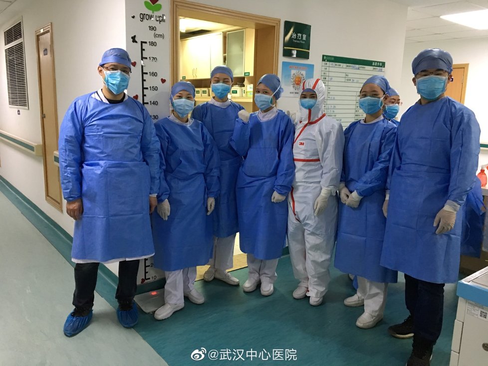 Nemocnice v čínském městě Wu-Chan přestala zvládat nápor nemocných.
