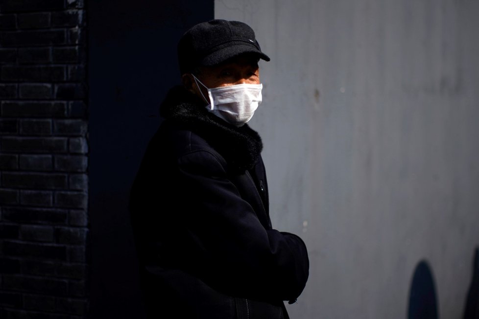 Takhle to vypadá v čínské Šanghaji. I tady všichni nosí roušky a ochranné masky. (29.1.2020)