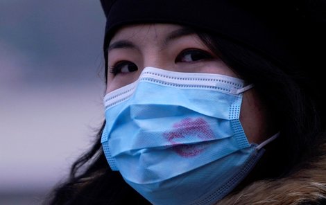 Takhle to vypadá v čínské Šanghaji. I tady všichni nosí roušky a ochranné masky. (29.1.2020)