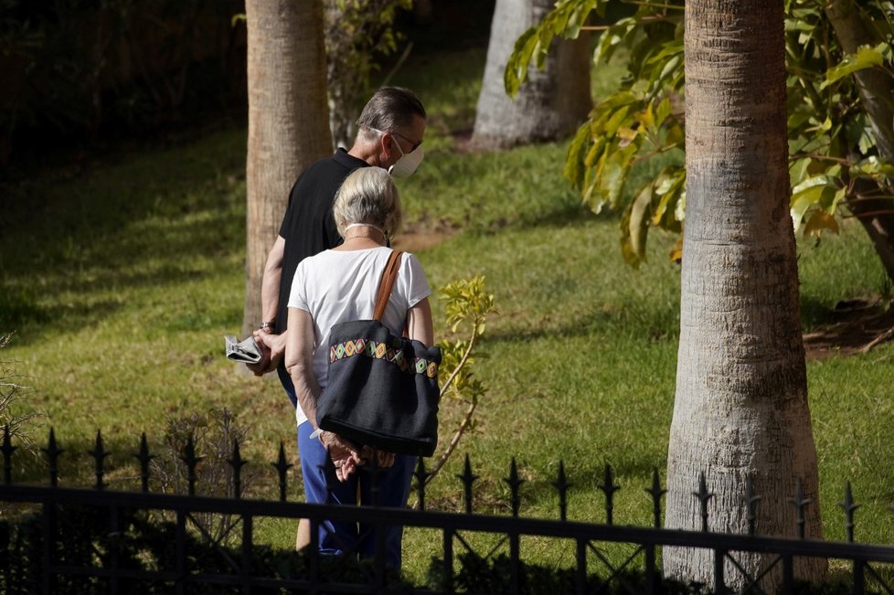 Část turistů zůstává dál v karanténě v hotelu  H10 Costa Adeje Palace na Tenerife. (9.3.2020)