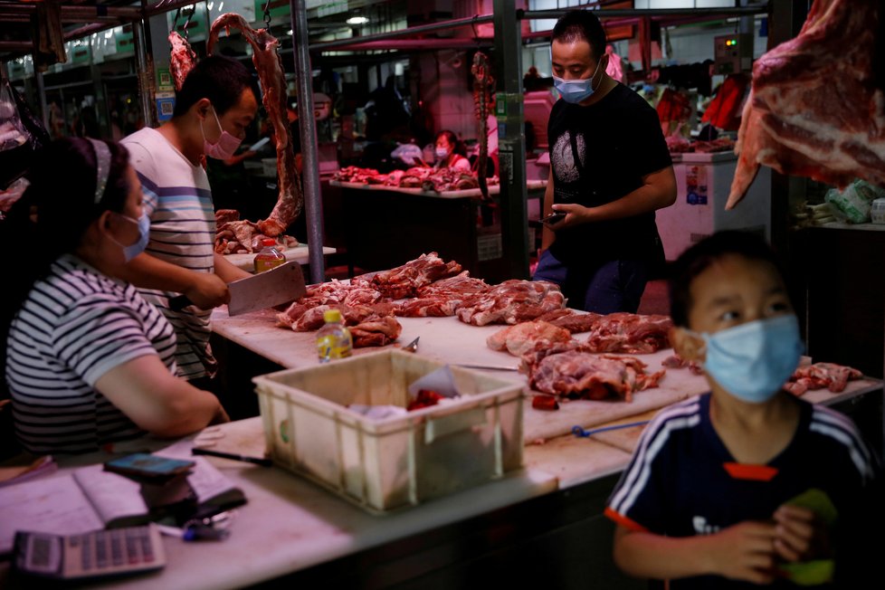 Koronavirus v Číně: Peking v půlce června zasáhla další vlna pandemie, ohniskem nákazy se stalo jedno z místních tržišť