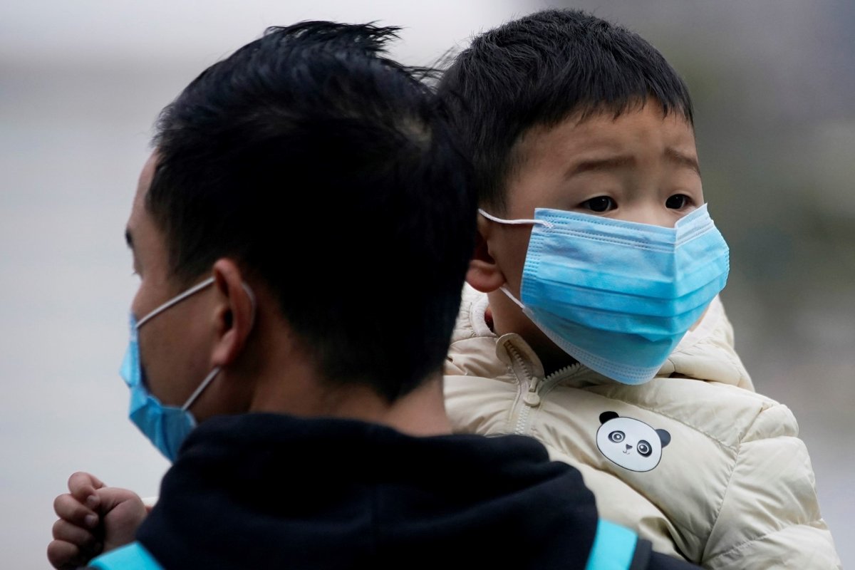 Čínu bojující s koronavirem čeká nelehký návrat do všedních dní