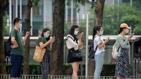 Koronavirus ve světě: V Číně se lidé opět masivněji testují a nosí na veřejnosti roušky. (22.7.2022)