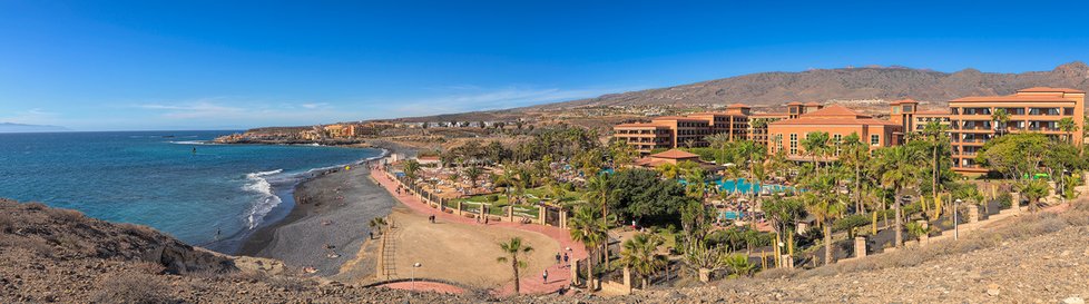 Tisícovka turistů se ocitla v karanténě ve čtyřhvězdičkovém hotelu H10 Costa Adeje Palace na Tenerife.