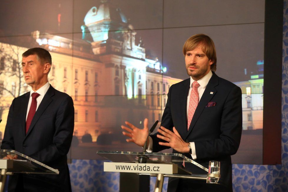 Premiér Andrej Babiš a ministr zdravotnictví Adam Vojtěch po jednání Bezpečnostní rady státu. (25. 2. 2020)