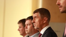 Premiér Andrej Babiš a vicepremiér Jan Hamáček po jednání Bezpečnostní rady státu. (25. 2. 2020)