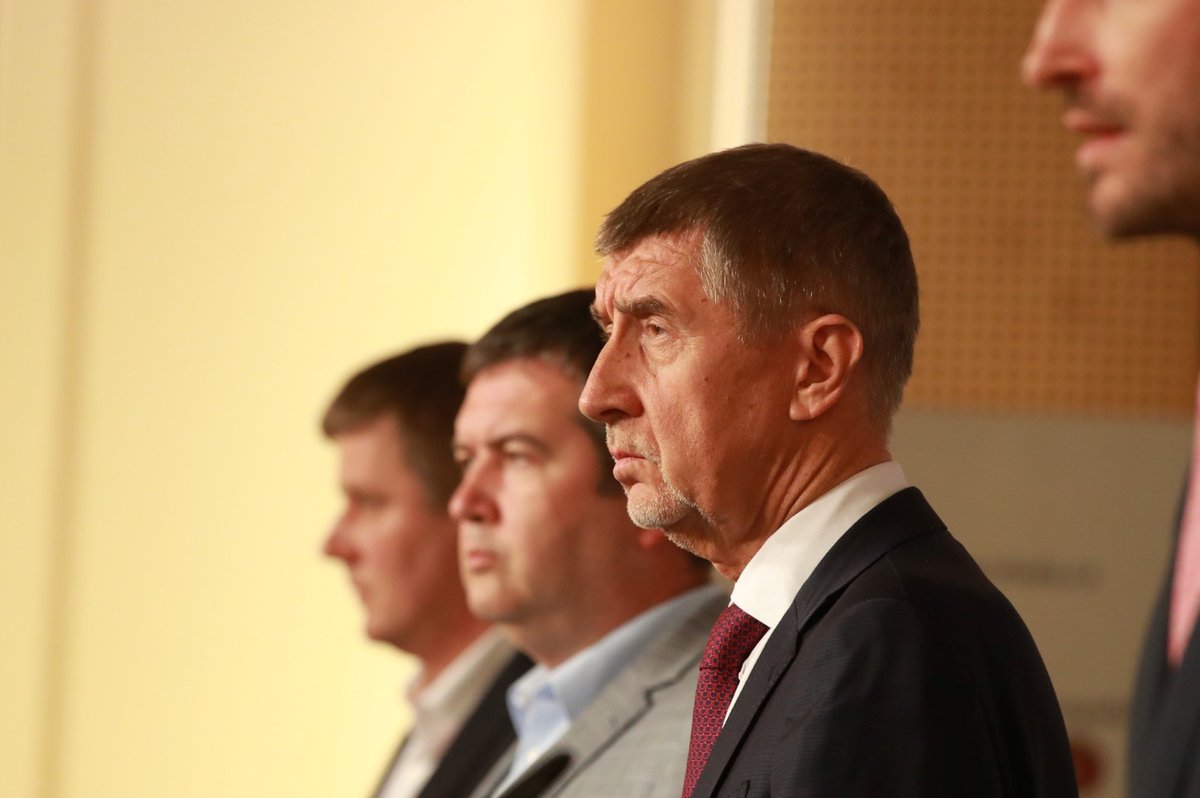 Premiér Andrej Babiš a vicepremiér Jan Hamáček po jednání Bezpečnostní rady státu. (25.2.2020)