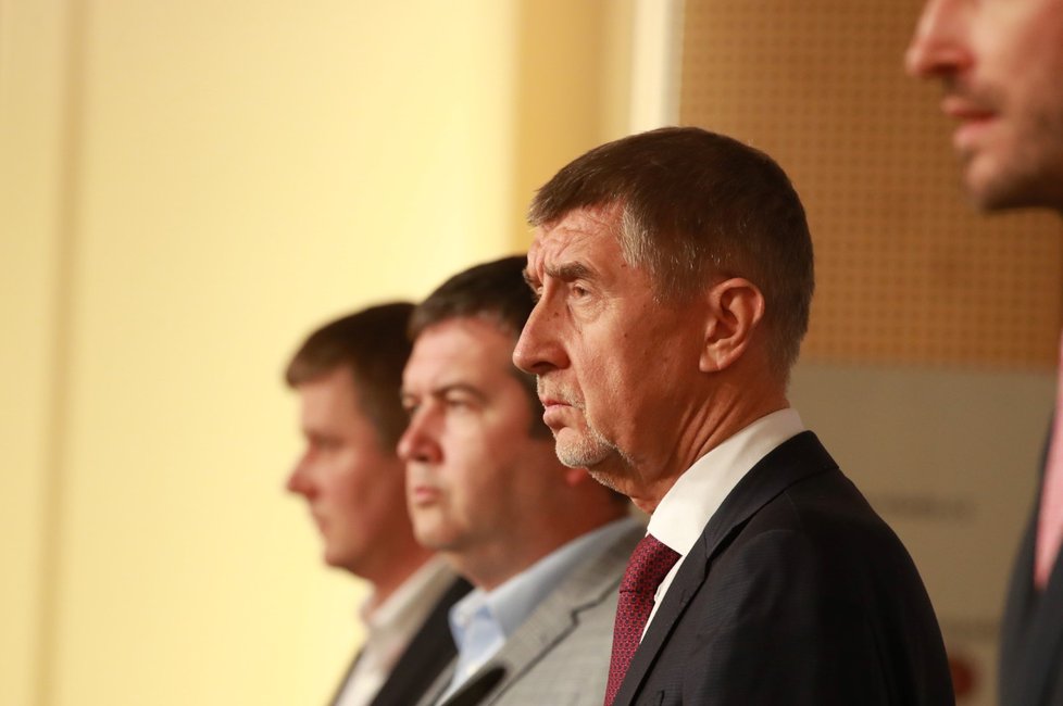 Premiér Andrej Babiš a vicepremiér Jan Hamáček po jednání Bezpečnostní rady státu (25.2.2020)