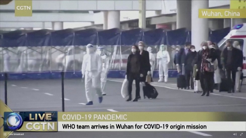 Do Wu-chanu dorazili experti WHO, budou pátrat po původu vir