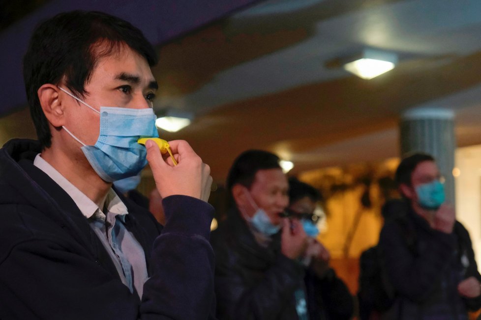 Smrt lékaře z Wu-chanu vyvolala v Číně vlnu rozhořčení, ale i soucitu.