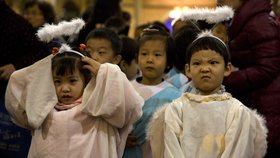 Čínští křesťané při vánoční mši (ilustrační foto)