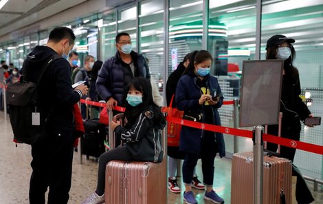 V Kalifornii přistálo letadlo plné Američanů, kteří byli evakuování z ohniska nákazy Koronaviru. Let s 201 cestujícími vyrazil z Číny v úterý a přistál ve čtvrtek (29.1.2020)