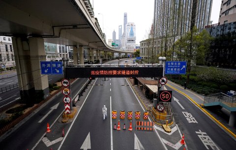 Dopady zero covidu: Čínská města nemají na vytápění a MHD, hrozí bankroty