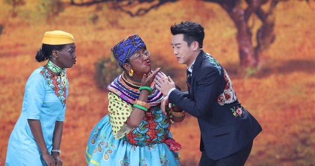 Rasistická sranda v čínském televizním „silvestru“: Schytali to Afričané