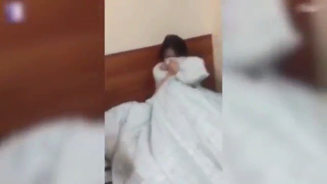 Číňanka brutálně zbila milenku svého manžela, když je spolu nachytala v posteli.