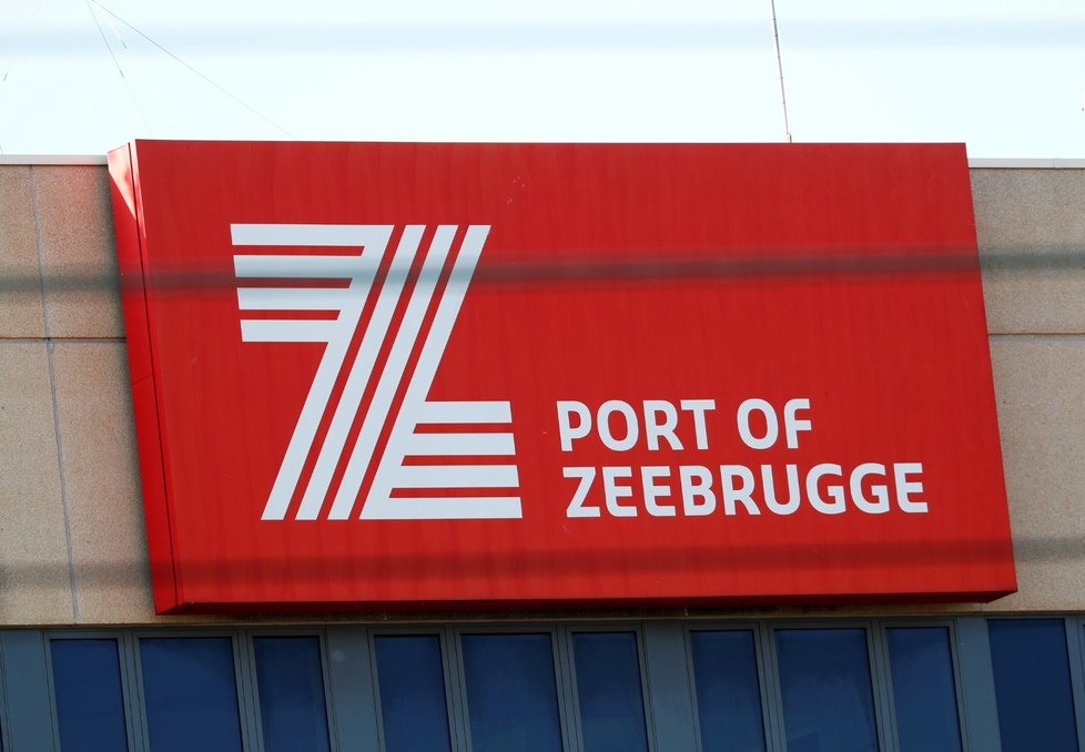 Dodávka migranty přivezla z přístavu v belgickém Zeebrugge.