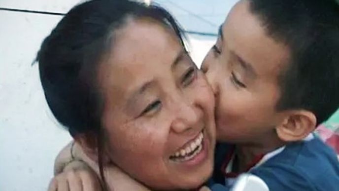Milionářka z Číny přišla o všechny peníze a zadlužila se, přesto adoptovala 75 sirotků