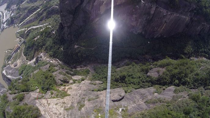 Nejdelší skleněný most je v Číně
