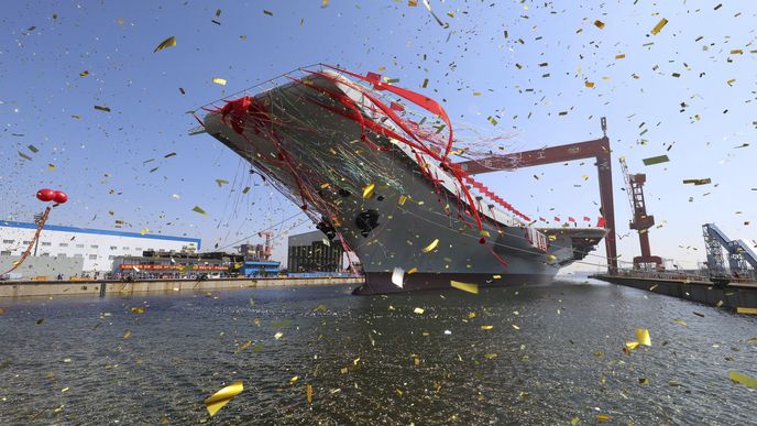 Čína spustila na vodu svou druhou letadlovou loď (26. dubna 2017)