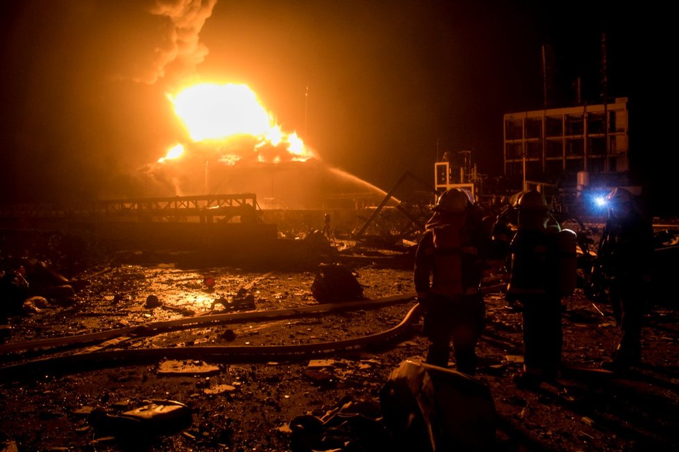 Exploze chemické továrny ve východočínské provincii Ťiang-su si vyžádala 44 mrtvých, dalších 32 lidí je v kritickém stavu.