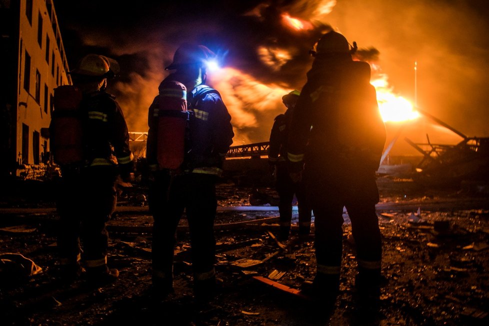 Exploze chemické továrny ve východočínské provincii Ťiang-su si vyžádala 44 mrtvých, dalších 32 lidí je v kritickém stavu.