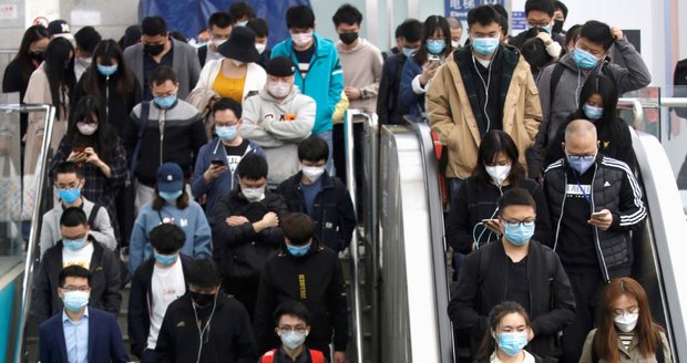 Čína uvolnila opatření proti koronaviru: Nastala masová migrace! Bude Česko následovat?