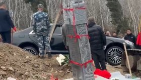 Rodina vystrojila netradiční pohřeb.