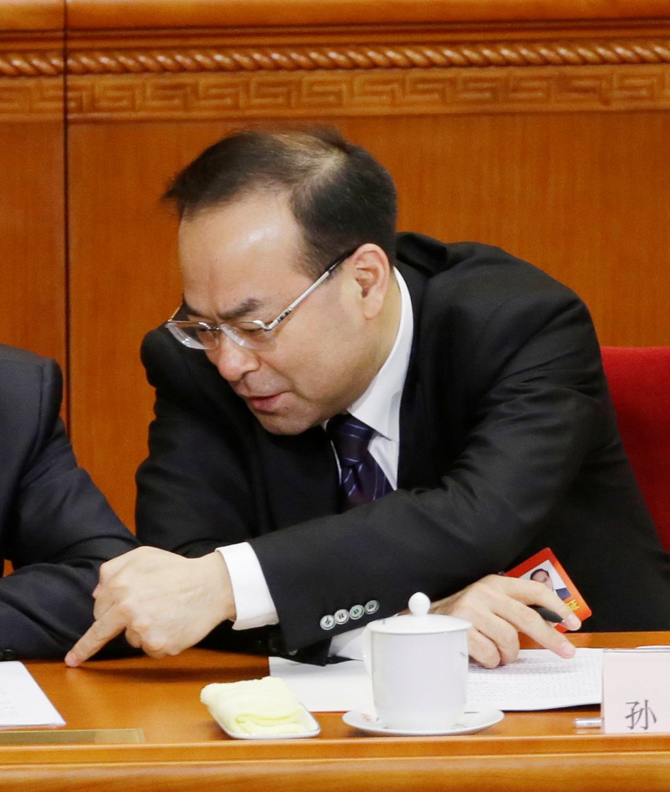 Sun Čeng-cchaj, člen politbyra Komunistické strany Číny, je vyšetřován kvůli korupci.