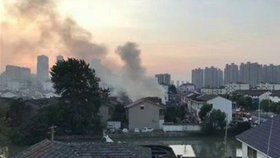 Požár obytné budovy v Číně si vyžádal nejméně 22 mrtvých (červenec 2017).