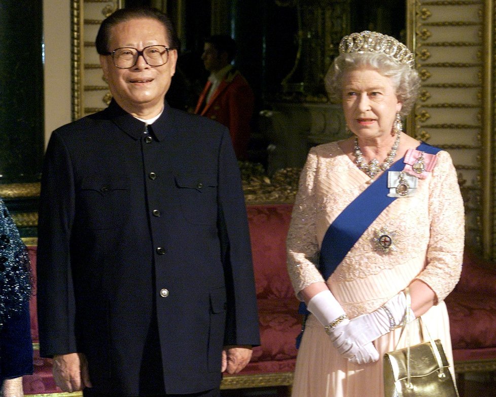 Bývalý čínský prezident Ťiang Ce-min s královnou Alžbětou II.