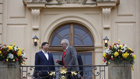 Historická schůzka v Lánech: Za Zemanem dorazil čínský prezident