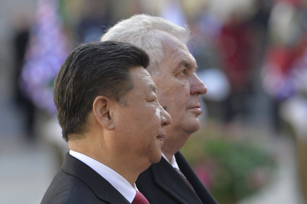Čínský prezident dorazil na Hrad, bude jednat se Zemanem.