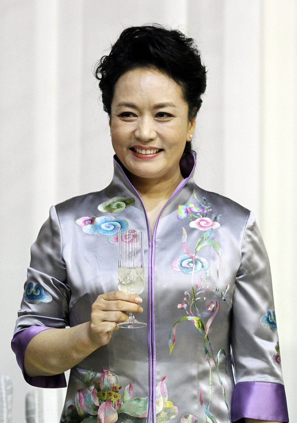 První dáma Číny Pcheng Li-Juan prý ukazuje vlídnější tvář komunistického režimu