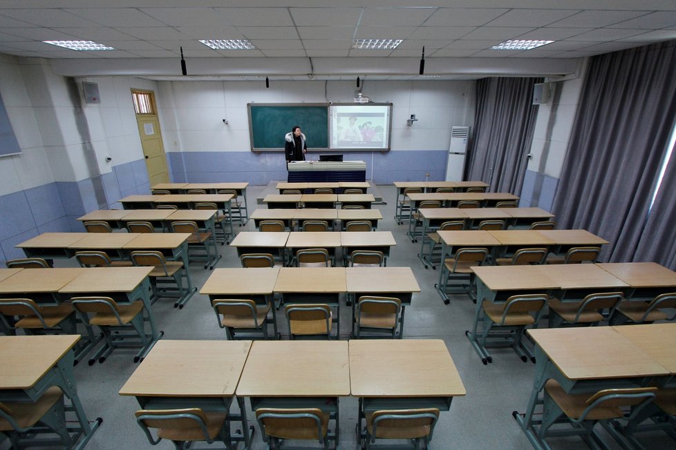 V Číně se studenti vrací do škol - a to prostřednictvím moderních technologií