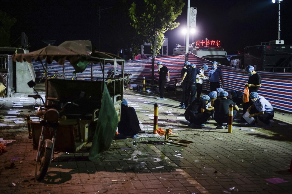 Nedávno nervově nemocný muž odpálil před čínskou školkou bombu a zabil osm lidí.