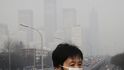 Kvůli smogu 2100 továren v Pekingu zastavilo či omezilo provoz