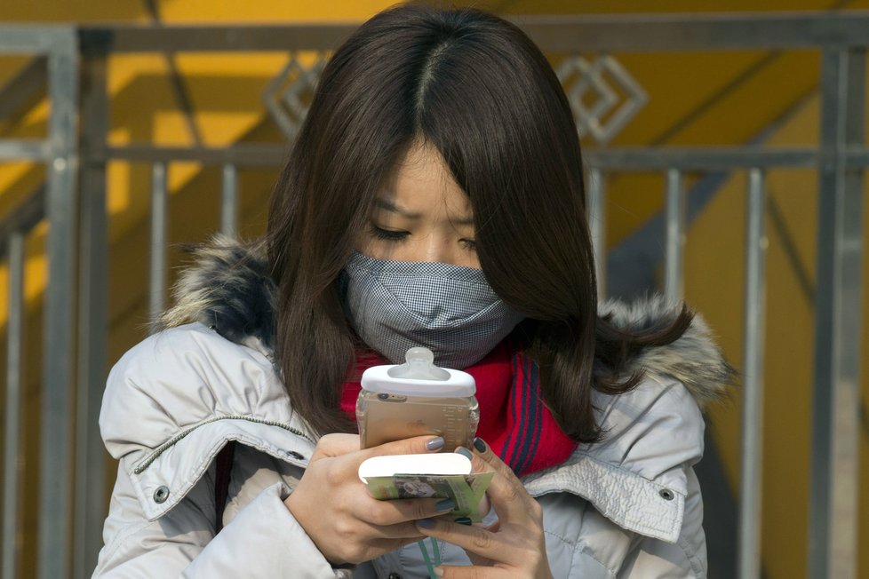 Čínská vláda „vyhlásila válku“ znečištění a dosáhla v této oblasti určitých úspěchů. Přesto bylo i v posledních letech hlavní město Peking často zahaleno téměř neprůhlednou vrstvou smogu.