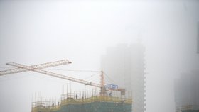 Čínu sužuje kritická smogová situace.