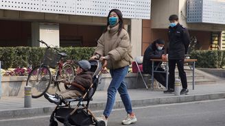 Čína versus koronavirus: Stát začal zabírat soukromé nemocnice, hotely i byty, zabavil i roušky