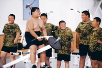 Rodiče poslali čínské tlouštíky zhubnout na speciální tábor