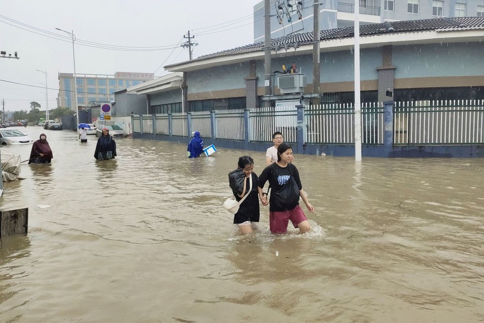 Tajfun In-fa udeřil v Číně (červenec 2021)
