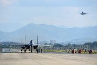 Čínská odveta za návštěvu Tchaj-wanu: Ukončení spolupráce s USA a provokující letadla i lodě