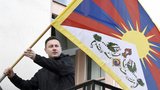 Osvoboďte Tibet! Demonstranti se v Praze sešli před čínskou ambasádou