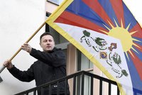 Osvoboďte Tibet! Demonstranti se v Praze sešli před čínskou ambasádou