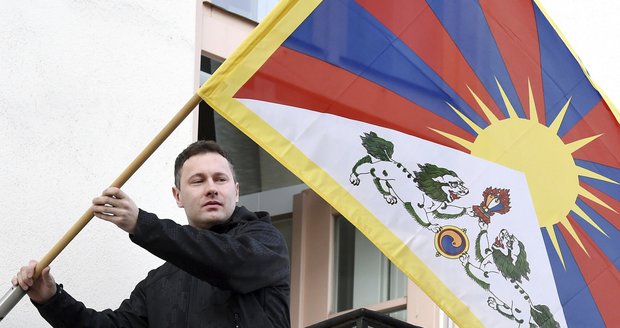 Osvoboďte Tibet! Demonstranti se v Praze sešli před čínskou ambasádou