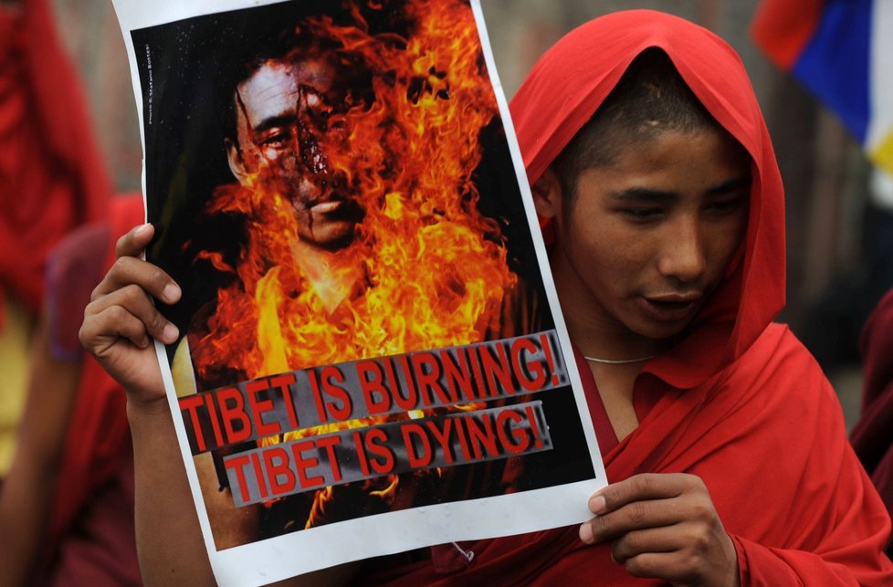 V Číně se na protest proti omezování tibetské svobody upálí ročně mnoho mnichů.