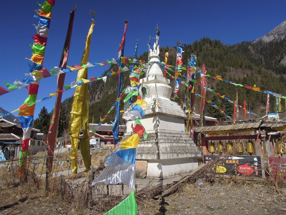 Tibetská kultura tu žije na každém rohu. Většina Tibeťanů pracuje v turistickém ruchu.